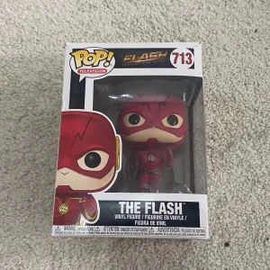 POP figur THE FLASH - Köptes på GameStop några år sen och har bara legat på en hylla. Allt är i bra skick!!