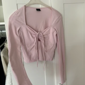 Rosa topp - Super söt rosa topp från Gina, fint skick.