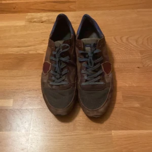 Phillipe models trpz - Tjena säljer dessa skit feta Phillipe models för ett helt sjukt bra pris! Använt skick men har massor kvar att ge! Dustbag och box medkommer tyvärr inte med. 🍾🙌🌟 