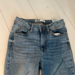 Bootcut jeans - Använd ett fåtal gånger. Kan tänka mig sänka priset lite