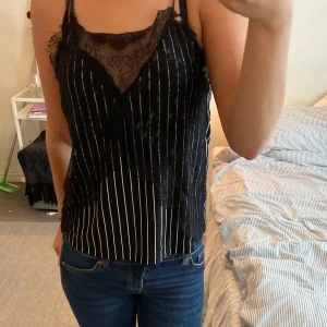 Zara top - Super söt zara top ,Andvänd men inte i dåligt skick🌷🌷