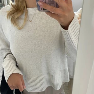 & other stories stickad tröja  - Stickad tröja från & other stories💕nypris 490