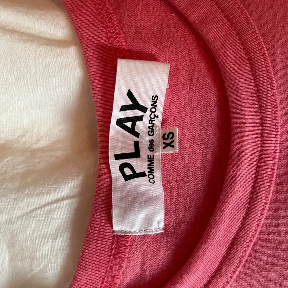 Rosa t-shirt från Comme des Garçons - 91
