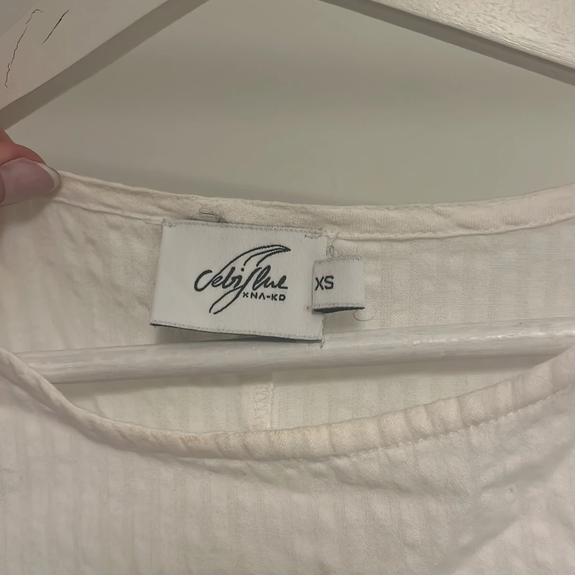 Vit klänning med volanger från Célia Sun - 91