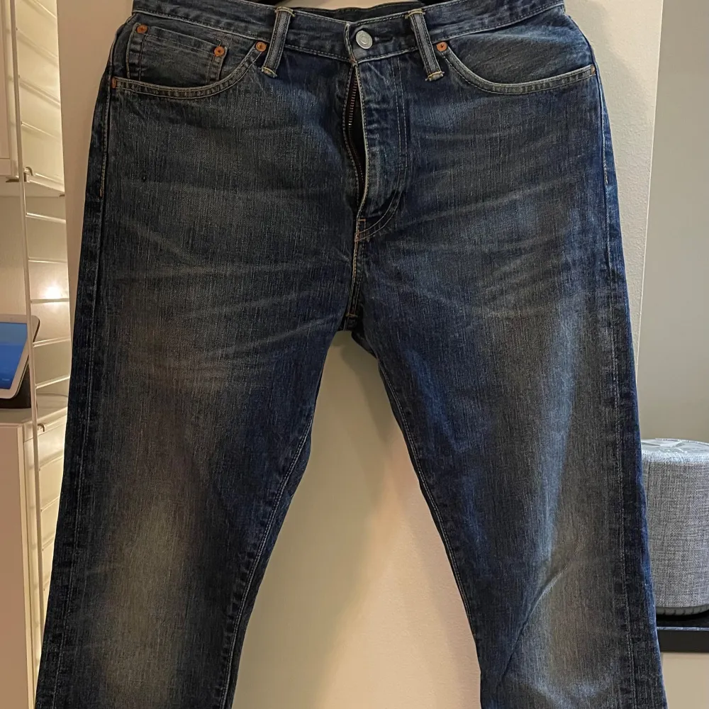 W32 L34, skick 8/10. Väll använda men bra kvalitet.. Jeans & Byxor.