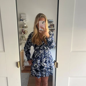 Zara klänning - En jättefin klänning i bra skick från zara! 