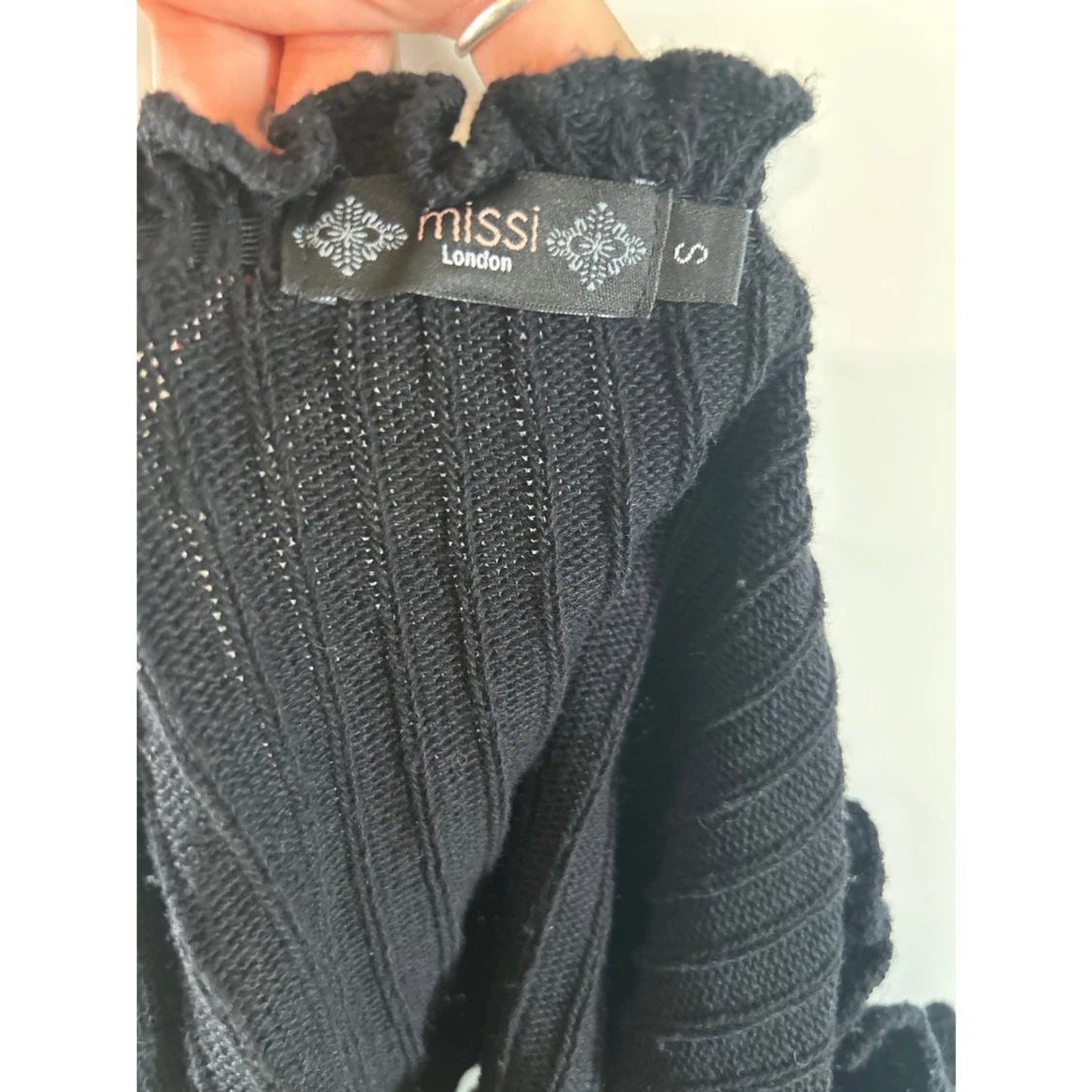 Svart ribbad offshoulder topp - 4