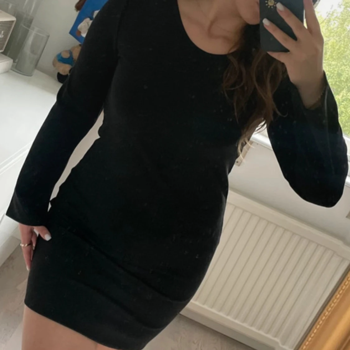 Oanvänd långärmad klänning 