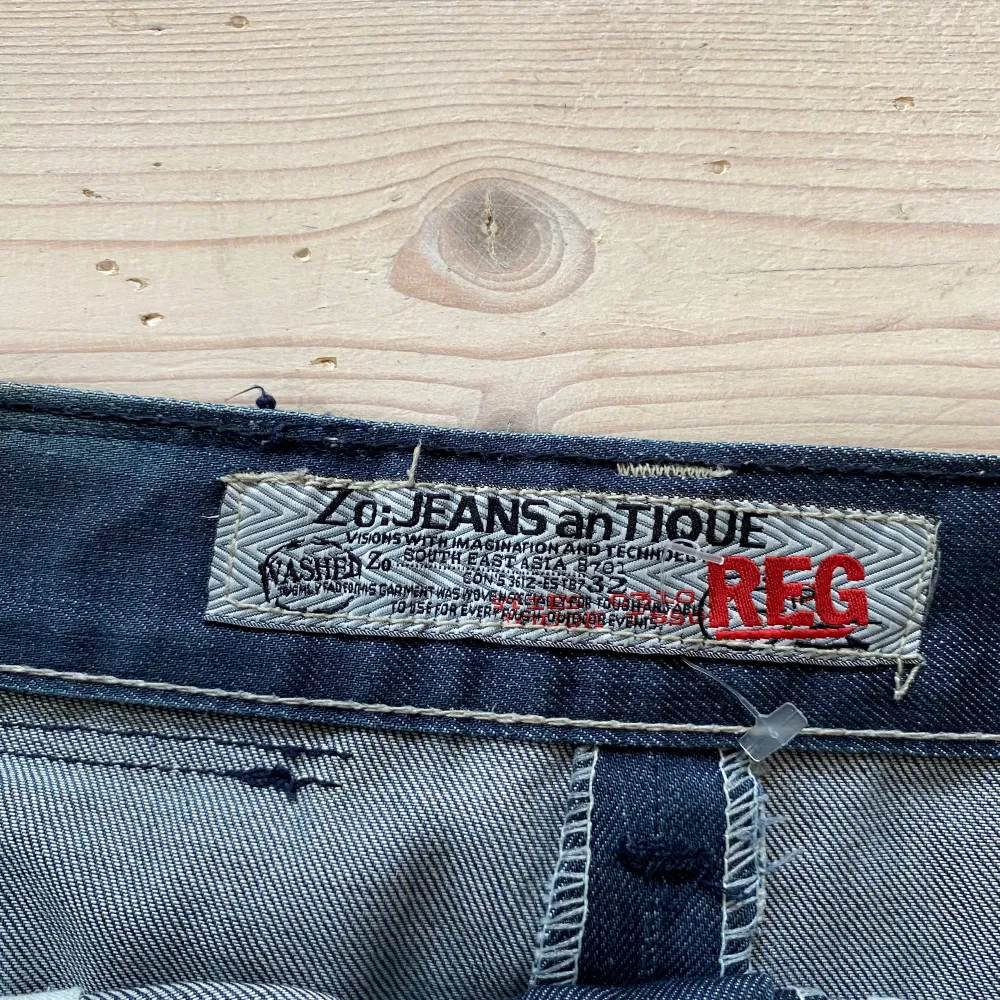 Zord antique jeans, passar en M - L beroende på hur baggy man vill ha. Shorts.