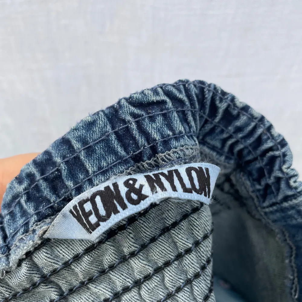 Snygg jeanstopp i mörkare jeans. Köpt på Zalando, nyskick. Storlek S.. Toppar.