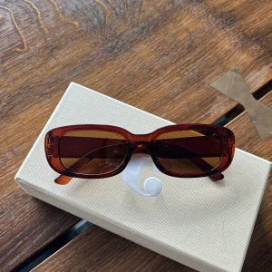 Solglasögon  - Snygga Solglasögon 