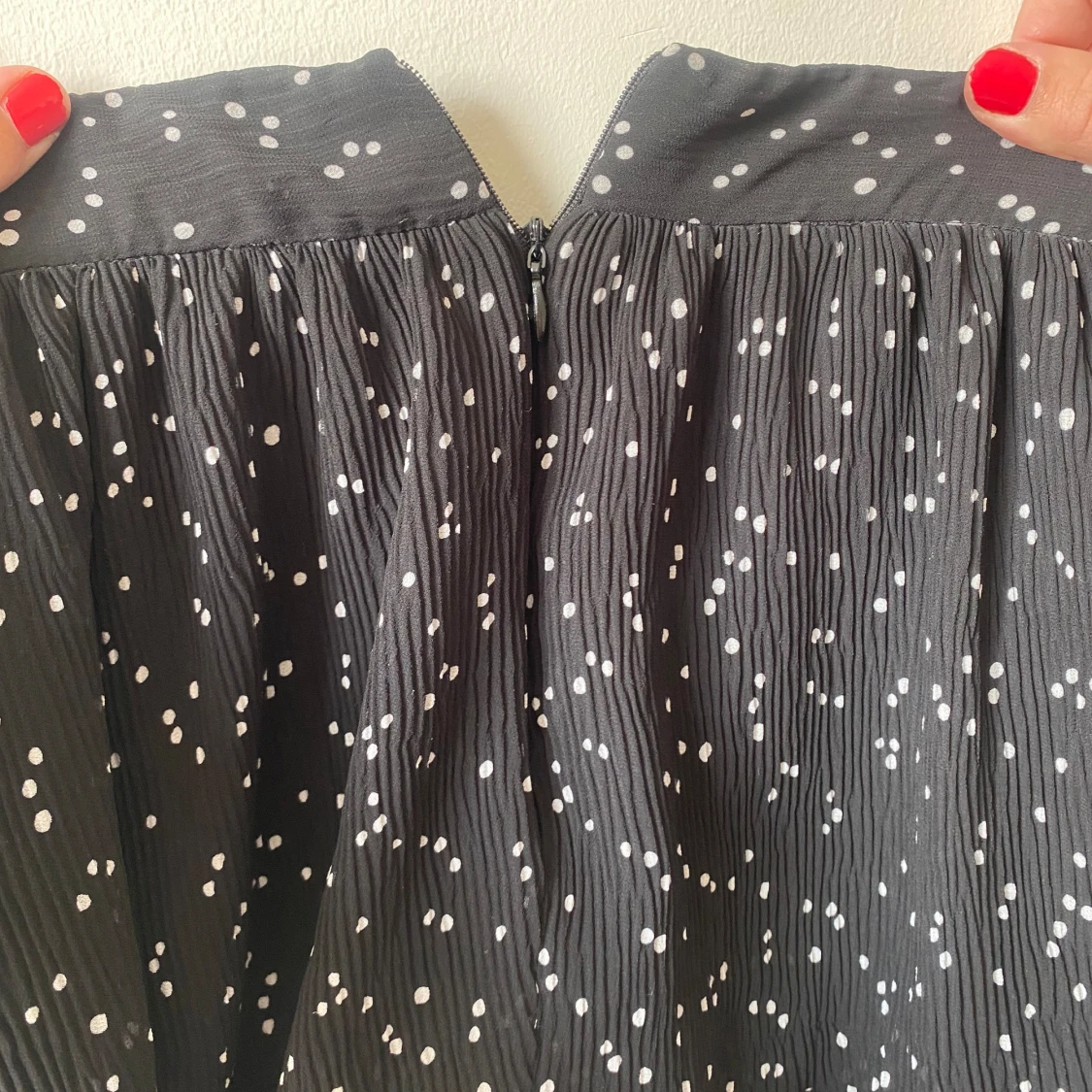 Svart prickig kjol från Zara - 91