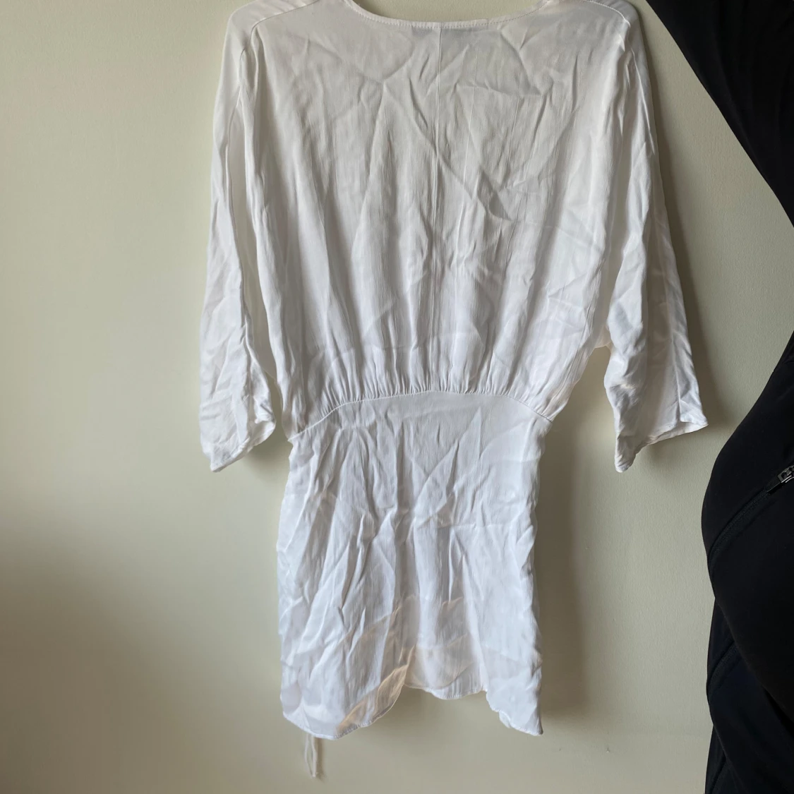 Vit omlottklänning från Zara - 90