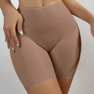 Shorts NYA - Undershorts som är perfekt att ha under kläder som tex linne byxor / tunna klänningar, så syns inte trosorna 😄 köpt fel storlek, nya! 