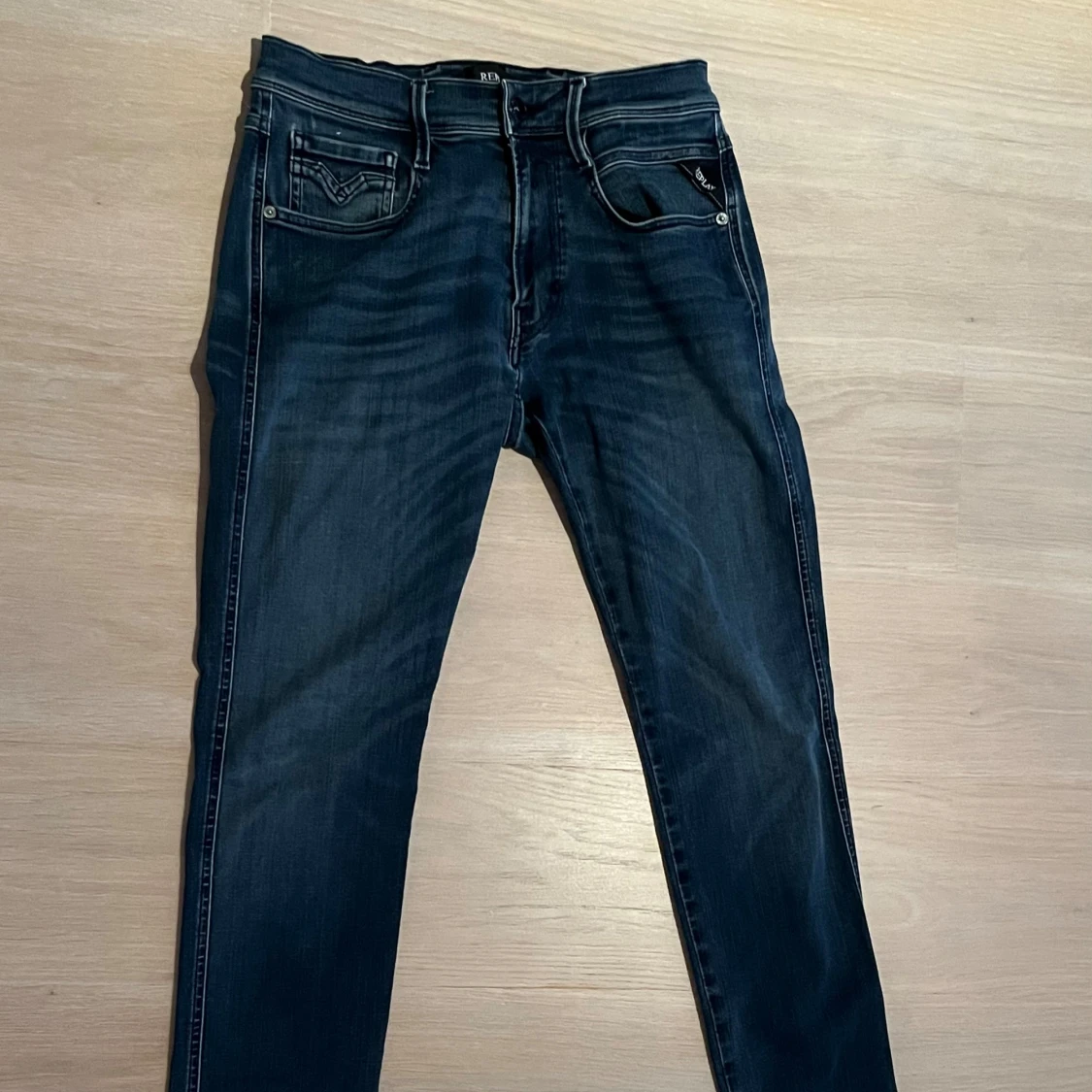 Mörkblå jeans från Replay - 91