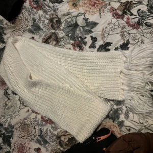 Vit halsduk - En vit lång och skönt halsduk