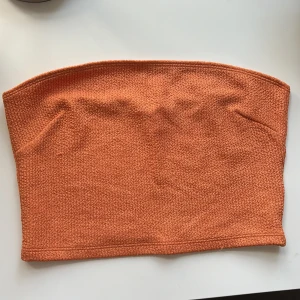 orange topp - fin topp köpt på h&m för cirka två år sedan, ej använd 💗 