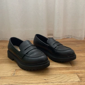 Loafers - Stl 37, använda en gång!  