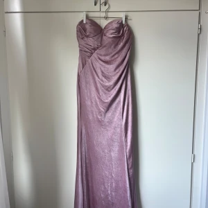 Balklänning - Säljer min superfina rosa balklänning💗endast använd en gång och i superfint skick.