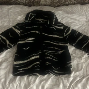 Hm tröja 💕 - Super snygg tröja/jacka från hm!🥰