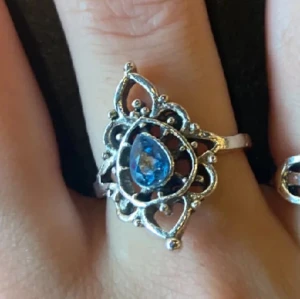 Ring  - Helt oanvänd ring som jag köpte för 60kr och säljer nu för 50kr💕 skriv för fler bilder 