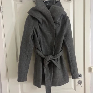 New Yorker kappa - Grå kappa new yorker