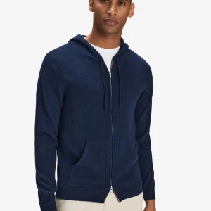 Mörkblå kashmir hoodie - Kashmir zip från john henric har varit ett hål vid armbågen men är lagat.