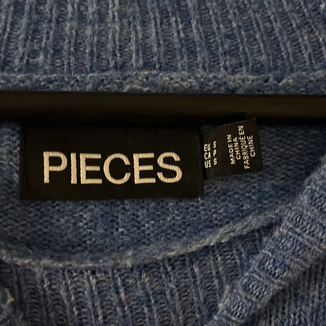 Blå stickad tröja från Pieces - 91