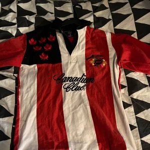 Cotton Oxford chief keef type piké - Bra skick saknar dock en knapp vid kragen.  Storlek M men passar som S