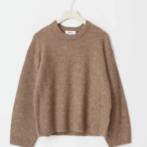 Stickad tröja Gina - Endast använd två gånger🥰