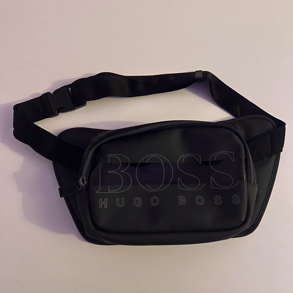 Svart midjeväska från Hugo Boss