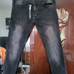 Dsquared2 skater jeans  - Dsquared 2 jeans  Kun brugt få gange Fejler ikke noget 