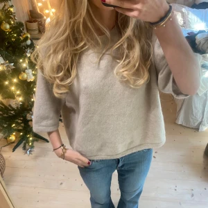 Trekvartsärmad tröja - SUPER snygg o trendig, i jätte bra kvalitet ❤️