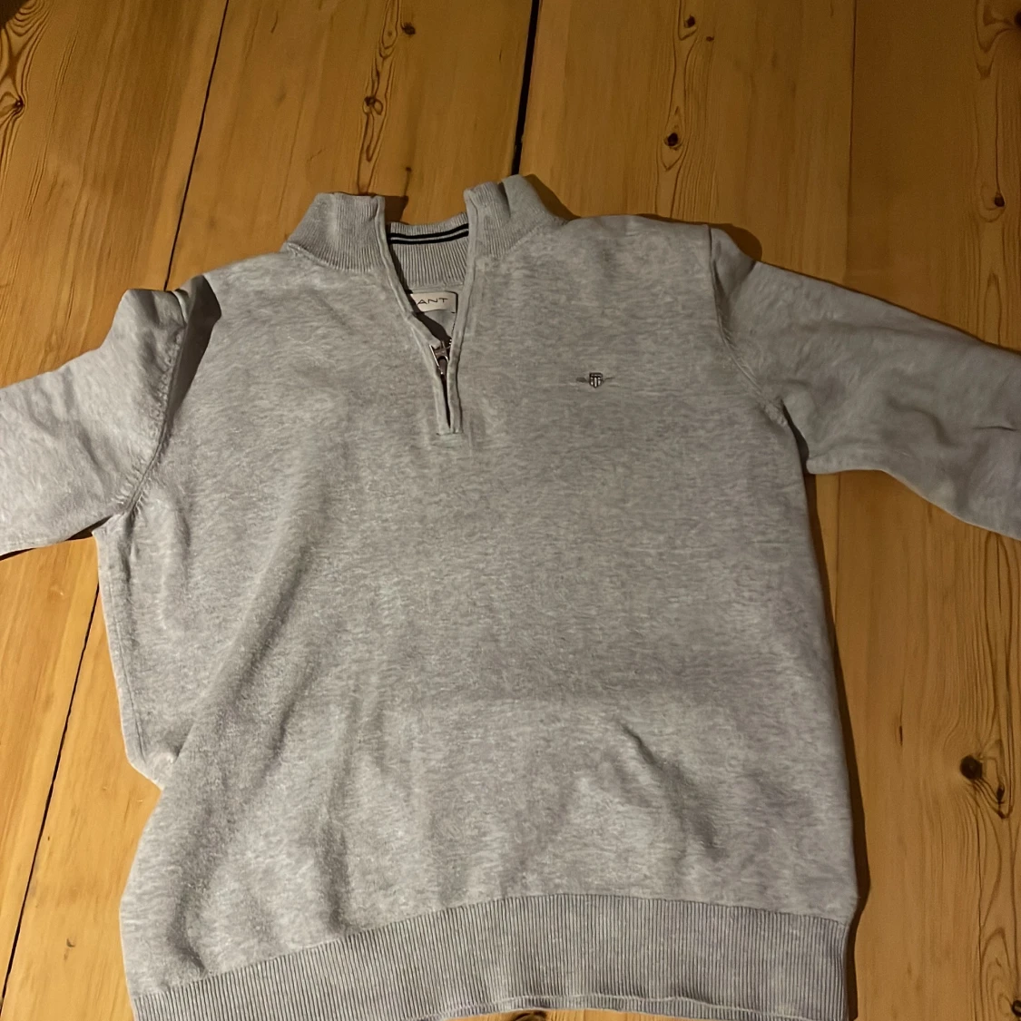 Grå tröja med dragkedja från GANT