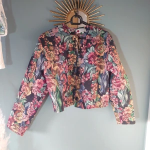 Jacka/kavaj - Cool jacka från Joe Designs AB av Lo Fehrling. 