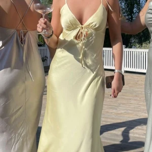 Balklänning  - Säljer min fina balklänning, väldigt fint skick!