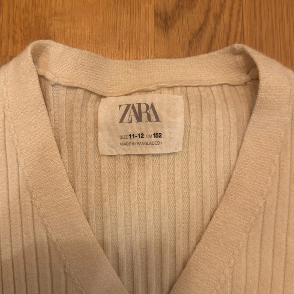 Beige ribbad kofta från Zara - 91