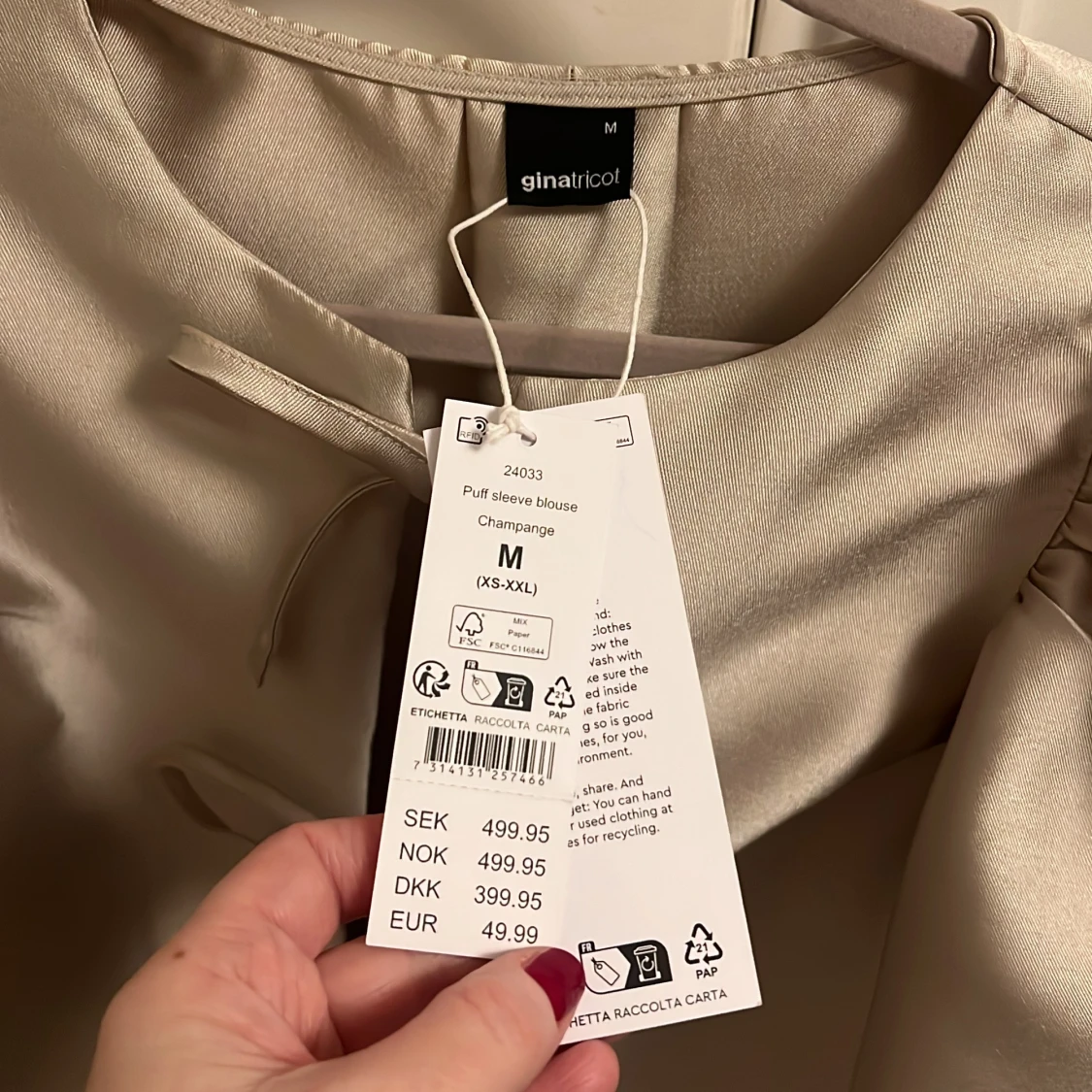 Champagnefärgad blus från Gina Tricot - 91