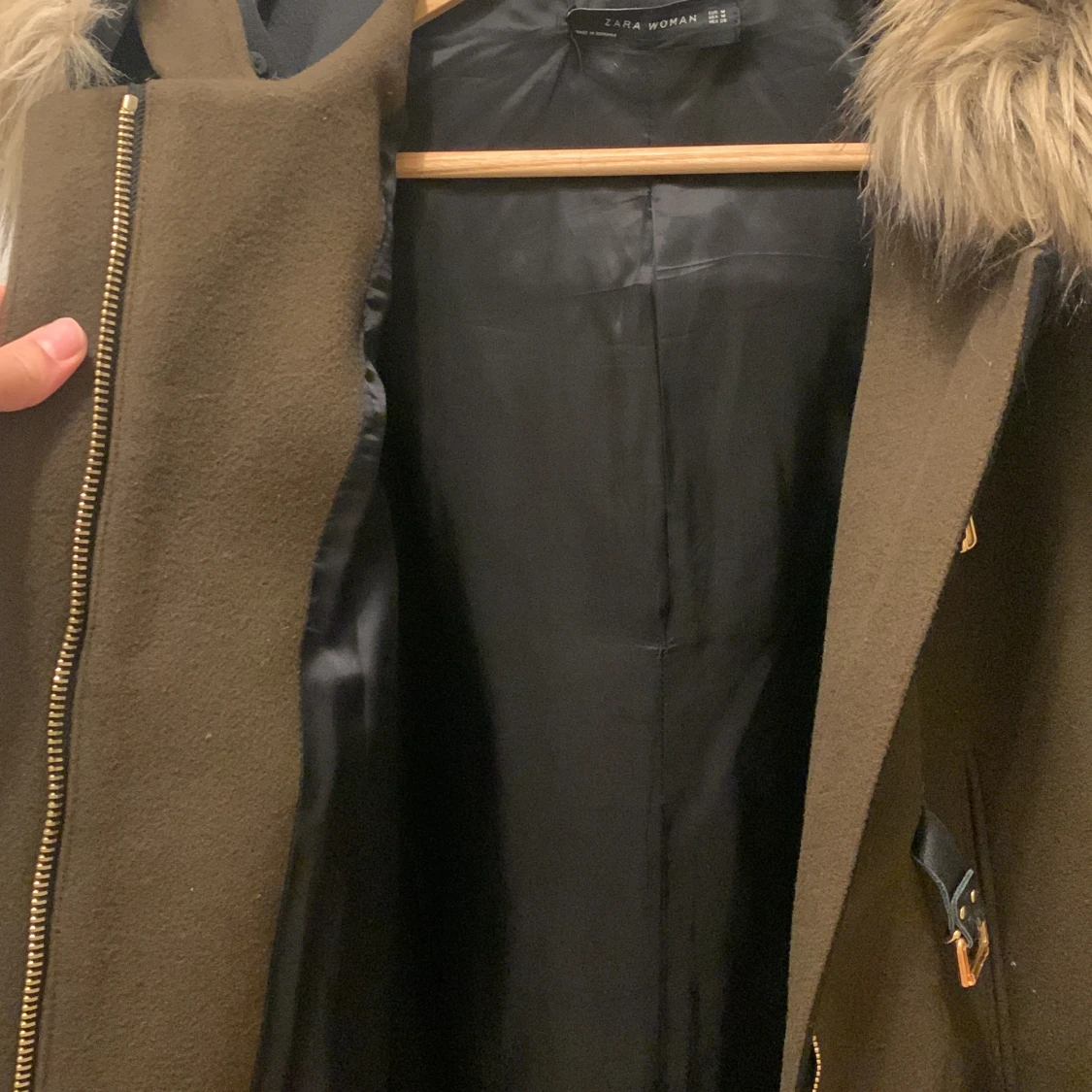 Brun kappa med fuskpäls från Zara Woman - 91