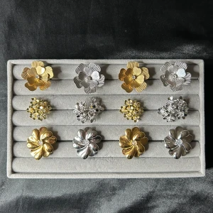 Blomformade ringar i guld och silver - blomformade ringar i både guld och silver 😍 Säljes från 150kr och uppåt❤️