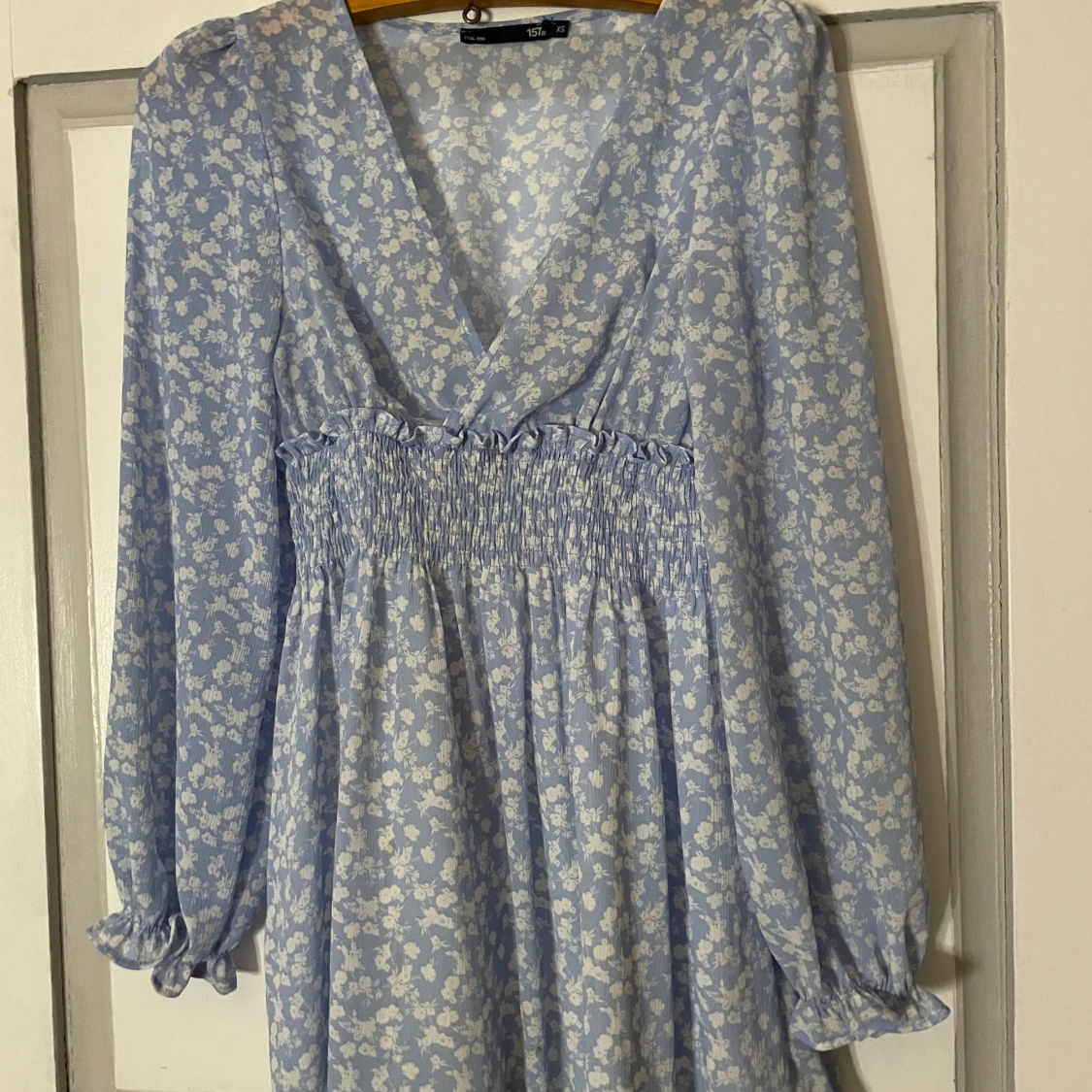 Blå blommig klänning från 157