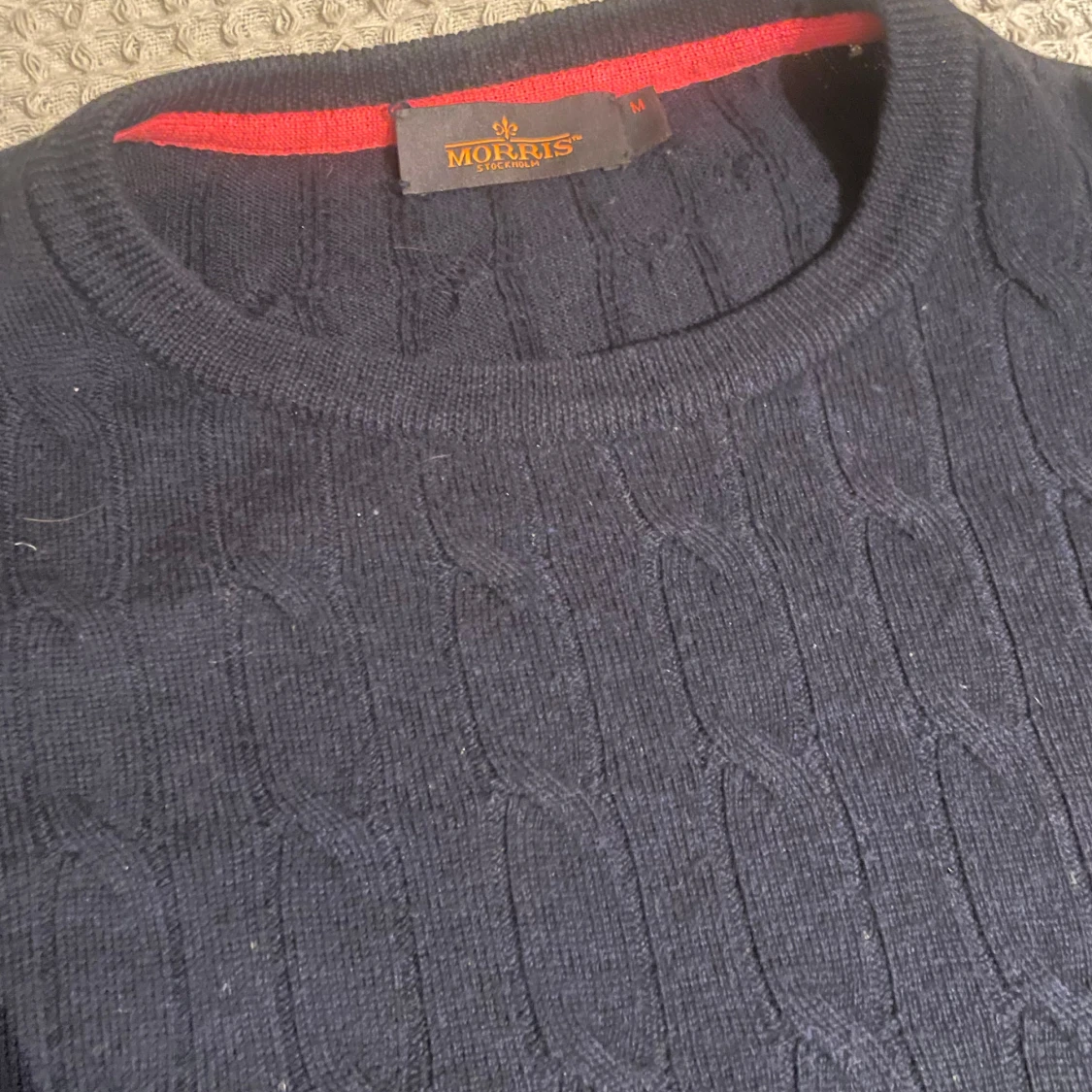 Mörkblå stickad tröja från Morris i merinoull  - 91