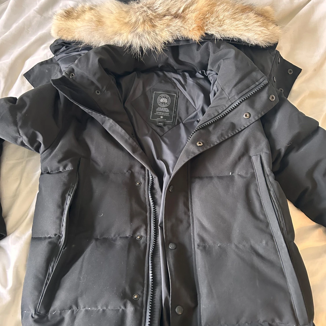 Svart parkajacka med pälsdetalj - 91