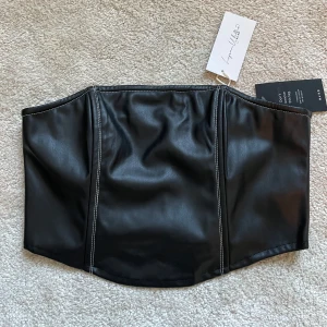 Topp 40 NA-KD - Storlek 40 oanvänd pris 119kr