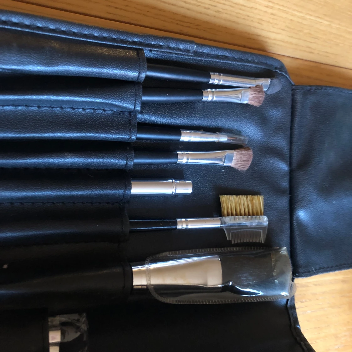 Svart sminkborstset från Jacques Rousseau - 91