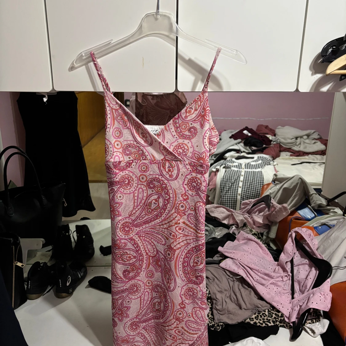 Rosa paisleymönstrad klänning från Currants - 90