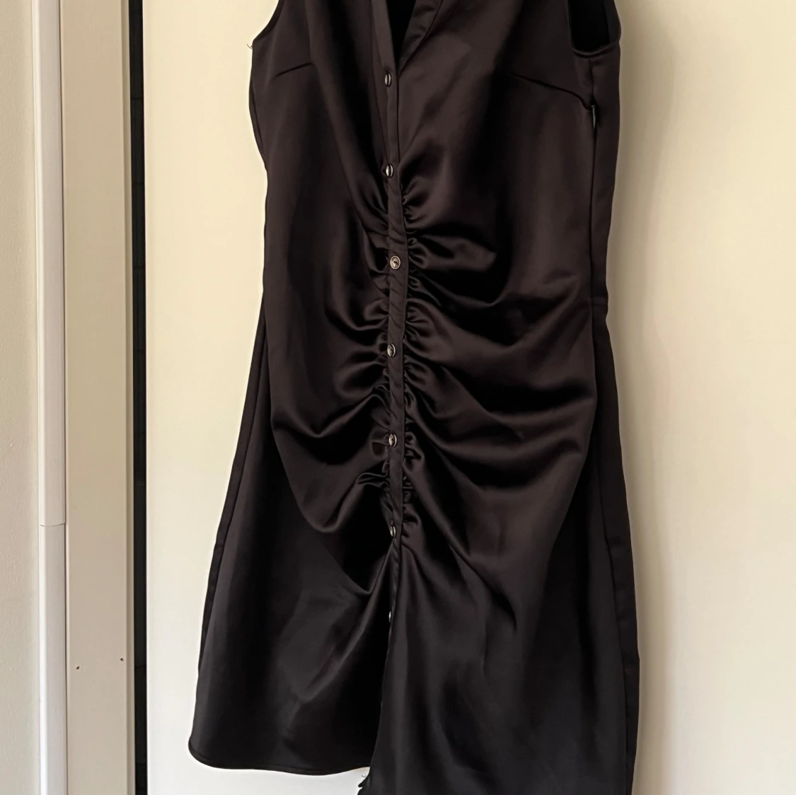 Svart ärmlös klänning