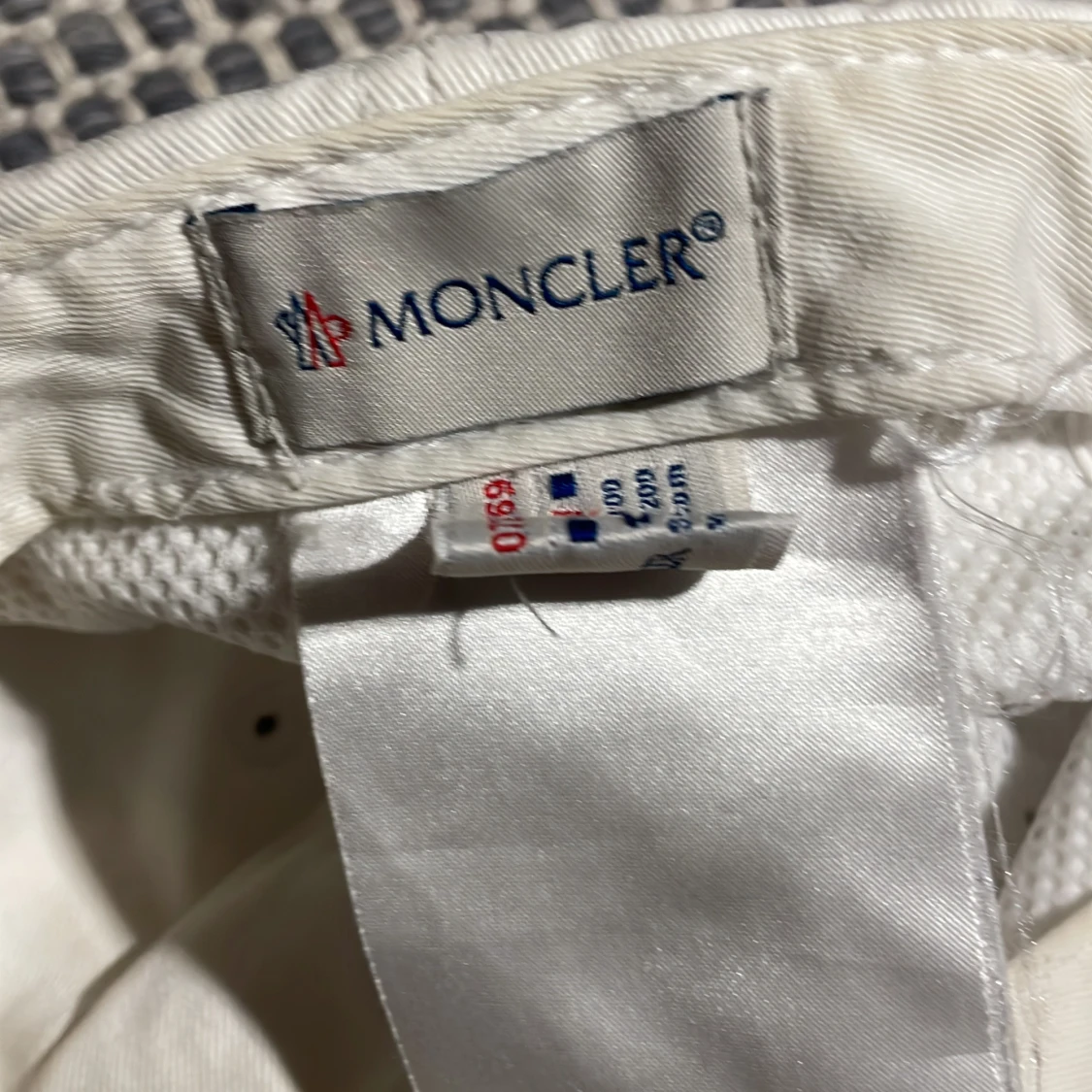 Vit keps från Moncler,barn keps,för smalt huvud. - 90