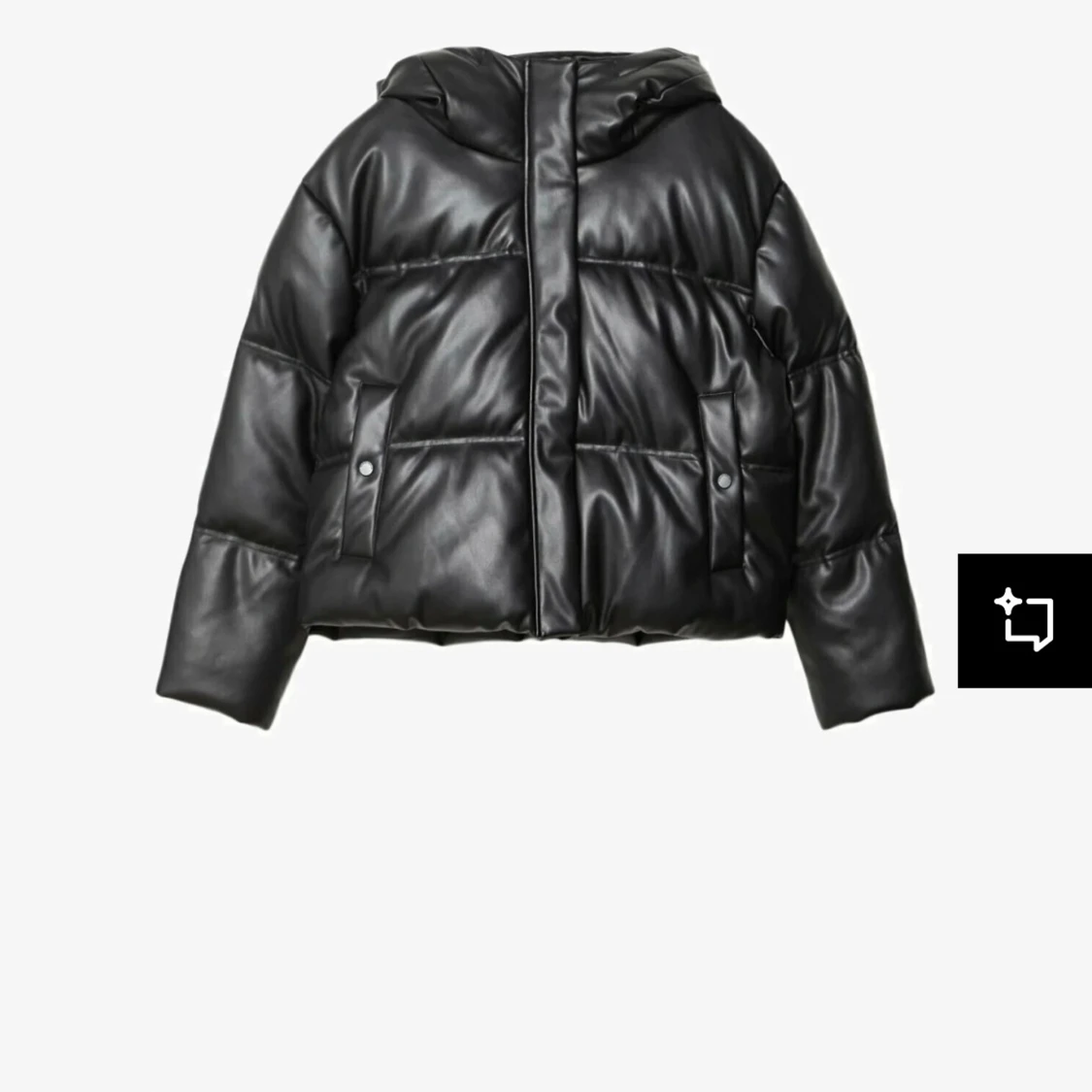 Svart pufferjacka med huva