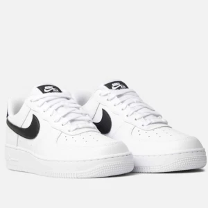 Nike Air Force 1  - Klassiska Nike Air Force 1 sneakers. I väldigt bra skick! Skriv för frågor eller bilder!